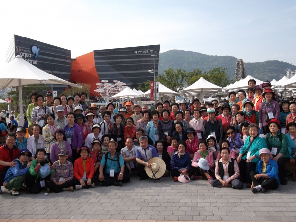 2012.5.22 여수 엑스포 효도관광 기념사진 - 부산 양정 넘치는교회